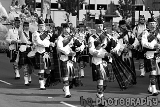 Tacoma Daffodil Parade 2006 black and white picture