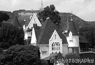 Hollywood Sign & Scenic House black and white picture