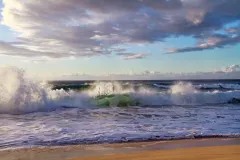 Waves-Crashing-in-Kauai-1.webp