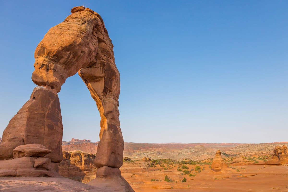 Photo of Delicate Arch from the hiking trail